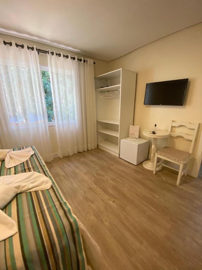 Ipê Amarelo Cama e Café Bed and Breakfast Gramado Esterno foto