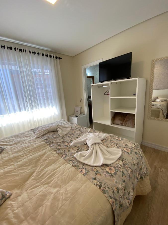 Ipê Amarelo Cama e Café Bed and Breakfast Gramado Esterno foto