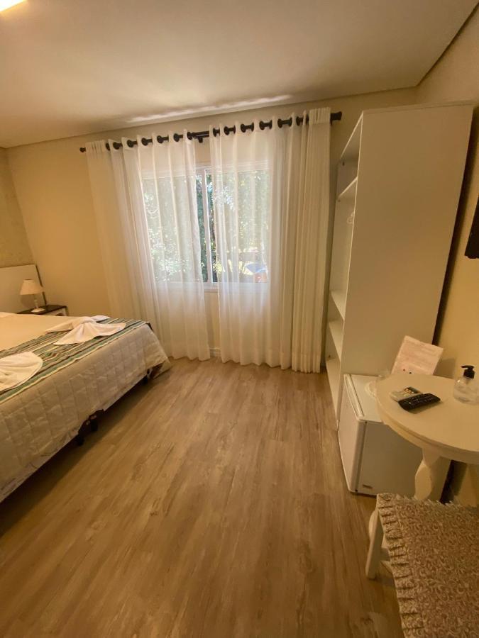 Ipê Amarelo Cama e Café Bed and Breakfast Gramado Esterno foto